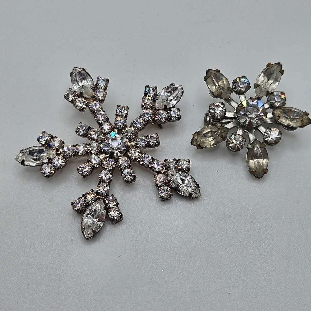VINTAGE Rhinestone Silver Tone Snowflake Brooch Pin Set of Two Winter